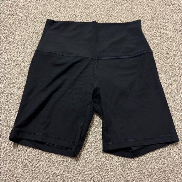 NWOT LULULEMON ALIGH HIGH RISE RIBBED BIKER SHORTS - Picture 1 of 5